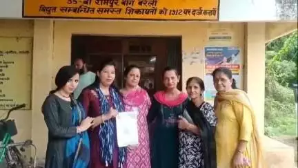 बरेली: राष्ट्र जागरण युवा संगठन ने बिहारीपुर में बिजली की समस्या को लेकर अधिशासी अभियंता को सौंपा ज्ञापन