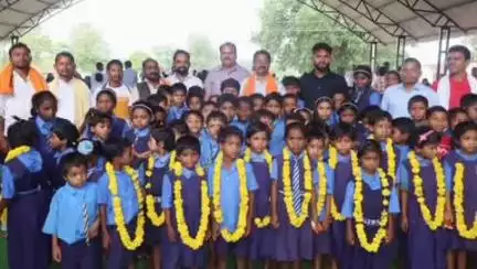 दंतेवाड़ा: कटेकल्याण में विकासखंड स्तरीय शाला प्रवेश उत्सव कार्यक्रम हुआ संपन्न, विधायक ने बच्चों को बांटी पाठ्य सामग्री
