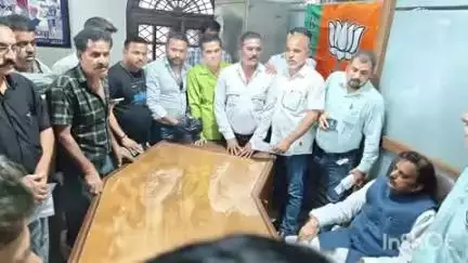हुज़ूर: रीवा में उपमुख्यमंत्री ने स्थानीय लोगों से की भेंट, संवाद किया और समस्या समाधान के दिए निर्देश
