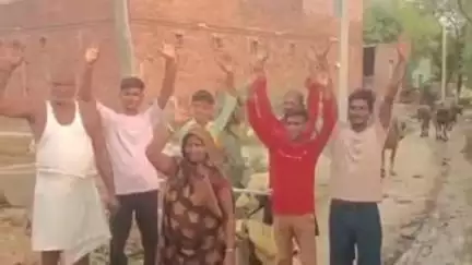 ज्ञानपुर: बसही गांव की सड़क गंदे पानी की नाली में तब्दील, ग्रामीणों का आरोप- कोई नहीं ले रहा सुध