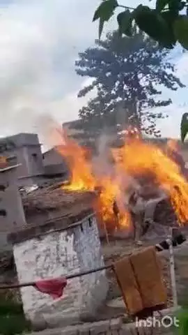 शिवहर: ताजपुर में आग लगने से दो घर जलकर राख, लाखों रुपये की संपत्ति का हुआ नुकसान