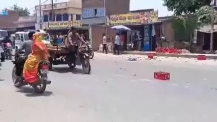 एकमा: एकमा बस स्टैंड में दो दुकानदारों के बीच मारपीट, चार घायल, अस्पताल में इलाज जारी