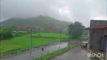 कर्वी: कामतानाथ महाराज का अलौकिक दृश्य, अच्छे मौसम के कारण श्रद्धालुओं की संख्या में हुआ इजाफा