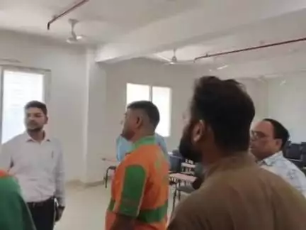 पूर्णिया पूर्व: पूर्णिया जिलाधिकारी ने बायसी अंचल में स्थित आपदा केंद्र का भौतिक निरीक्षण किया