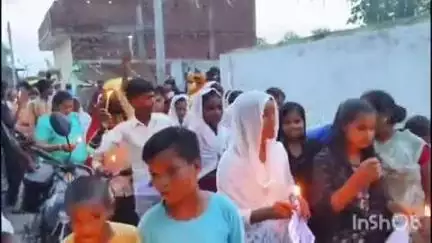 रामपुर: रामपुर प्रखंड के अमाव गांव में जीविका समूह ने नशा के खिलाफ निकाला कैंडल मार्च