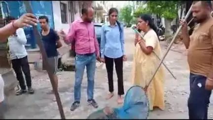 लाडपुरा: विवेकानंद नगर में स्ट्रीट डॉग पकड़ने के दौरान हुआ हंगामा, लोगों के विरोध पर पकड़े गए डॉग्स छोड़े गए