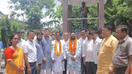 किशनगंज: किशनगंज में खाद्य आयोग अध्यक्ष का भव्य स्वागत, अंबेडकर टाउन हॉल में दी श्रद्धांजलि