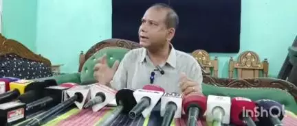 ৰঙিয়া ভাগ: ৩০০ নহয় ৪১০টা গীৰ গাই অনা হৈছিল গুজৰাটৰ পৰা,ৰঙিয়াত সংবাদমেলত এই বিস্ফোৰক তথ্য কংগ্ৰেছ নেতা প্ৰাণজিৎ চৌধুৰীৰ