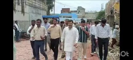गोला गोकरणनाथ: गोला विधायक ने कई अधिकारियों के साथ कॉरिडोर का किया निरीक्षण