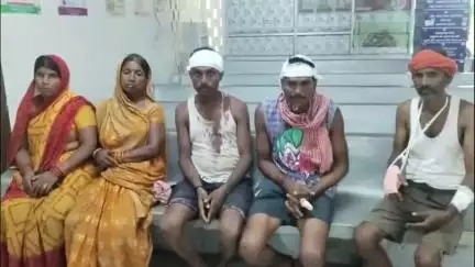 जमुआ: जंगरीहडीह झलकडीहा में एक ही परिवार के 5 लोग मारपीट में घायल, सदर अस्पताल में इलाज जारी