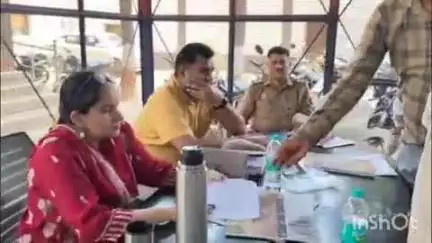 बिसौली: बिसौली कोतवाली परिसर में थाना समाधान दिवस के दौरान एसडीएम और तहसीलदार ने जन समस्याएं सुनकर किया निस्तारण