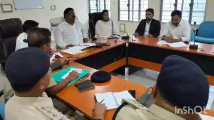 पाकुड़: व्यवहार न्यायालय के सभागार में सीजेएम की अध्यक्षता में पुलिस प्रशासन के अधिकारियों के साथ बैठक संपन्न