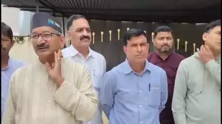टिहरी: विधायक किशोर उपाध्याय ने बौराड़ी में शहीद स्मारक का निरीक्षण किया, सौंदर्यकरण के लिए DM को आगणन देने के दिए निर्देश