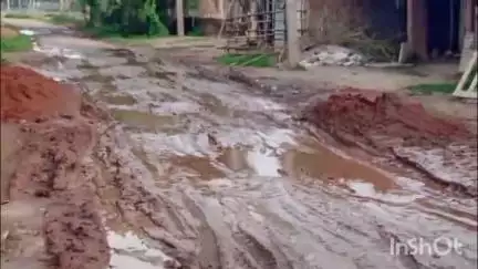 देवरी: देवरी:जर्जर हालत में होने के कारण लोगों को आवागमन करने में काफी परेशानी हो  रही है #jansamasya
