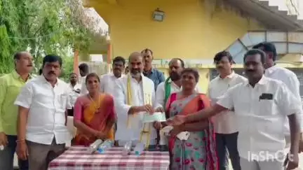 ఇల్లంతకుంట: సీఎం సహాయనిధి, కల్యాణ లక్ష్మి చెక్కులు పంపిణీ చేసిన ప్రభుత్వ విప్ ఆది శ్రీనివాస్