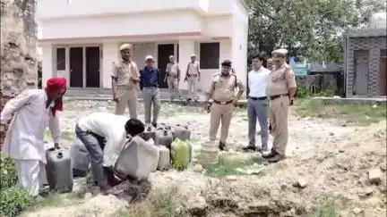 कुरावली: कुरावली थाने में ₹41,500 की अवैध शराब का किया गया विनष्टिकरण
