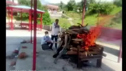 पिथौरागढ़: पुलिस ने लावारिस शव का मोक्षधाम ऐंचोली में किया अंतिम संस्कार