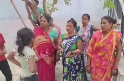 उजियारपुर: उजियारपुर थाना क्षेत्र के सैदपुर चक जाहिद में ट्रंक कारोबारी की संदिग्ध मौत