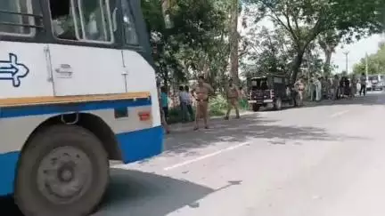 छाता: गांव जाव में झगड़े की जमीन पर दलबल के साथ कब्जा दिलाने पहुंचा प्रशासन, खेत में खड़ी हरी फसल को कराया नष्ट