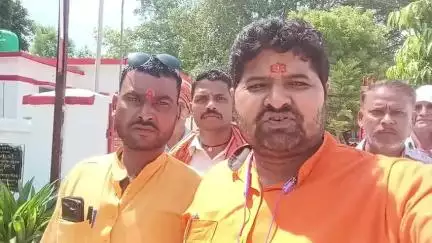 मारपीट के मामले शिथिल कार्रवाई /जिला प्रमुख शिवसेनाएवं जिला पदाधिकारी के साथ थाना हरदी प्रभारी से मुलाकात करमारपीट मामले में कार्रवाई करने का आश्वासन दिया