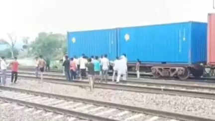 जींद: जुलाना रेलवे स्टेशन पर ट्रेन से टकराकर पाँच गोवंश की मौत, ट्रेन भी हुई क्षतिग्रस्त