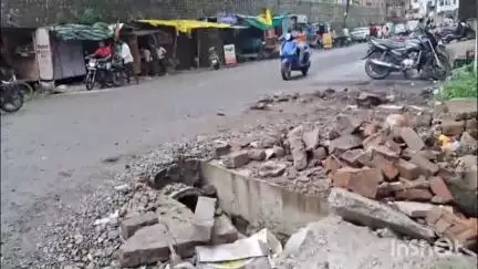 धार: धार नगर पालिका को हादसे का इंतजार, ठाकुर ने ज़िलाधीश से हस्तक्षेप की मांग की, आंदोलन की चेतावनी