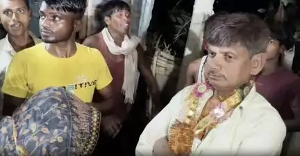 बिहार के सहरसा में विधवा के साथ आपत्तिजनक हालत में मिले प्रधानाध्यापक, लोगों ने कराई शादी