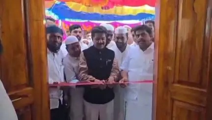 ಚಳ್ಳಕೆರೆ: ತಾಲ್ಲೂಕಿನ ಸೂರನಹಳ್ಳಿಯಲ್ಲಿ ಮಸ್ಲಿಂ ಜಾಮೀಯ ಮಸೀದಿ ಉದ್ಘಾಟಿಸಿದ ಶಾಸಕ ಟಿ.ರಘುಮೂರ್ತಿ