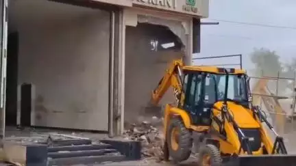 महानगरपालिकेची हुकूमशाही, कायदेशीर असलेली मालमत्ता पाडली, हनुमान चौक परिसरातील नागरिकांची माहिती #Jansamasya