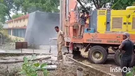 गुरूर: शासकीय पूर्व माध्यमिक शाला कन्हारपुरी में पेयजल की समस्या होगी दूर, बोर खनन के दौरान 490 फीट में मिला पानी