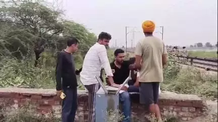 पानीपत: करनाल: घोघड़ीपुर फाटक के पास पानीपत निवासी 70 वर्षीय व्यक्ति ने ट्रेन के आगे कूदकर आत्महत्या की