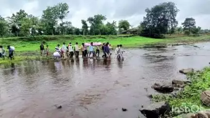 कुशलगढ़: हिंडौलिया खुर्द गाँव मे श्मशान का कार्य अधूरा, बरसात के चलते शव के दाह संस्कार की समस्या #Jansamasya