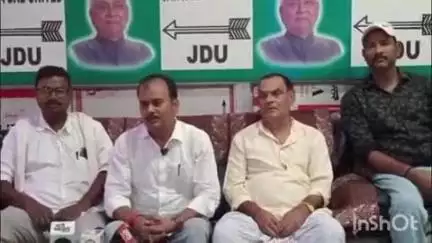 आरा: आरा विधानसभा की हसनपुरा पंचायत अंतर्गत अलीपुर गांव में जनता दल यूनाइटेड महानगर द्वारा श्रमिक पंजीकरण शिविर का आयोजन