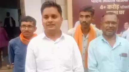 रामपुर नैकिन: ग्राम भितरी में सड़क की समस्या से ग्रामीण हुए परेशान, सड़क बनवाने की मांग को लेकर SDM को दिया ज्ञापन