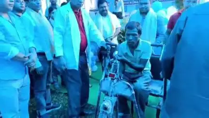 কুমারগ্রাম: কুমারগ্রামে বিশেষ চাহিদাসম্পন্ন মানুষদের কৃত্রিম সরঞ্জাম বিতরণের শিবির আয়োজিত, উপস্থিত রাজ্যসভার সাংসদ