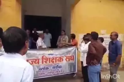 बड़ौदा: प्रदेशभर के सभी विभागों में एक साथ लागू हो ई-अटेंडेंस, बड़ौदा तहसील में राज्य शिक्षक संघ ने सौंपा ज्ञापन
