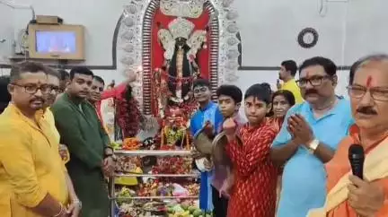 चाईबासा: सदर बाजार काली मंदिर में विधि-विधान से हुई 200 साल पुरानी मां विपदतारिणी की पूजा-अर्चना