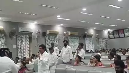 కర్నూలు: కర్నూలు జిల్లా పరిషత్ సర్వసభ్య సమావేశం రసాభాస