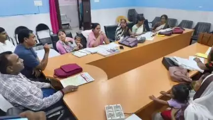 महाराजगंज: महराजगंज सीएचसी सभागार में आरसीएच रजिस्टर पूर्ण कराने को लेकर एएनएम की बैठक सम्पन्न