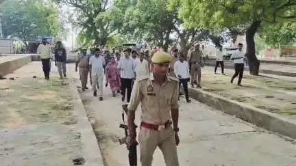 बिलग्राम: डीएम अनुनय झा और एसपी नीरज कुमार जादौन ने कांवड़ यात्रा को लेकर सुनासीर नाथ मंदिर का निरीक्षण किया