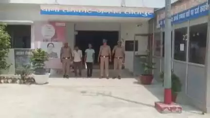 सीतापुर: आनंद विहार कॉलोनी में पत्नी की हत्या कराए जाने के मामले में पुलिस ने पति सहित 2 आरोपियों को किया गिरफ्तार