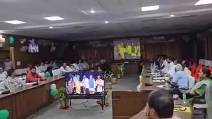 फर्रुखाबाद: दानवीर भामाशाह की जयंती पर फतेहगढ़ कलेक्ट्रेट में आयोजित कार्यक्रम में GM चीनी मिल कायमगंज को किया गया सम्मानित