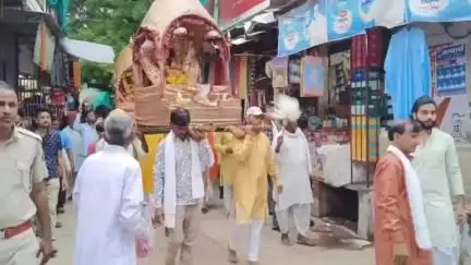 नैनवां: करवर कस्बे में भगवान दीनानाथ की भव्य शोभायात्रा निकाली गई, उमड़े शहरवासी