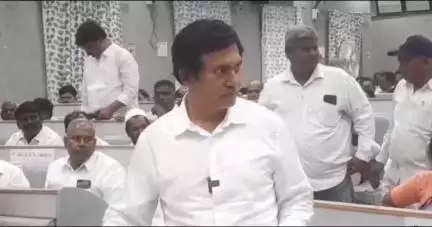 కర్నూలు: ఆదోని బీజేపీ ఎమ్మెల్యే  పార్థసారధి పై ఎస్సీ ఎస్టీ కేసు నమోదు చేయాలి  : ధనాపురం బీజేపీ సర్పంచ్ శేఖర్