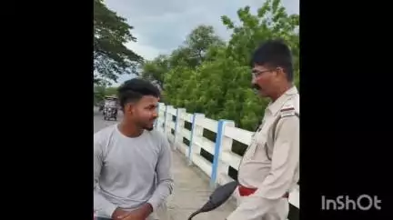 রতুয়া ১: মোটর বাইক চালকদের সতর্ক করতে ভাদো ব্রিজ এলাকায় পুলিশ প্রশাসনের তৎপরতা