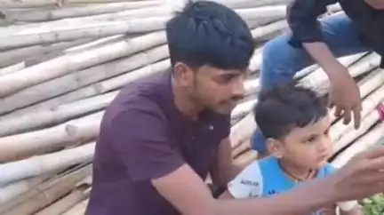 डुमरा: मेहसौल गांव में सड़क पर भटकता मिला 2 साल का बच्चा, पुलिस को दी सूचना
