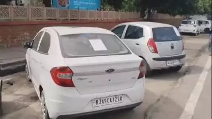पाली: नो पार्किंग में खड़े वाहनों को हटाने के लिए नगर निगम पाली ने अपनाया अनूठा तरीका, हर वाहन पर चस्पा किए गए नोटिस