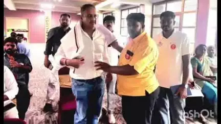 வாலாஜா: பாரதி நகரில் ஜி.கே.மில்லினியா ஹோட்டலில் ஓரணியில் தமிழ்நாடு செயலியில் உறுப்பினர் சேர்க்கை குறித்த ஆலோசனை கூட்டம் நடைபெற்றது