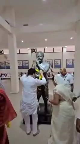 अलीराजपुर: ज़िला में कांग्रेस के संगठन सृजन अभियान की बैठक आयोजित, चंद्रशेखर आजाद नगर में नेताओं ने आज़ाद को श्रद्धांजलि दी