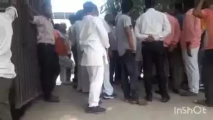 देेेवरिया: देवरिया खास स्थित राजला गांव में विवाहिता ने दुपट्टे के सहारे फांसी लगाई, हुई मौत